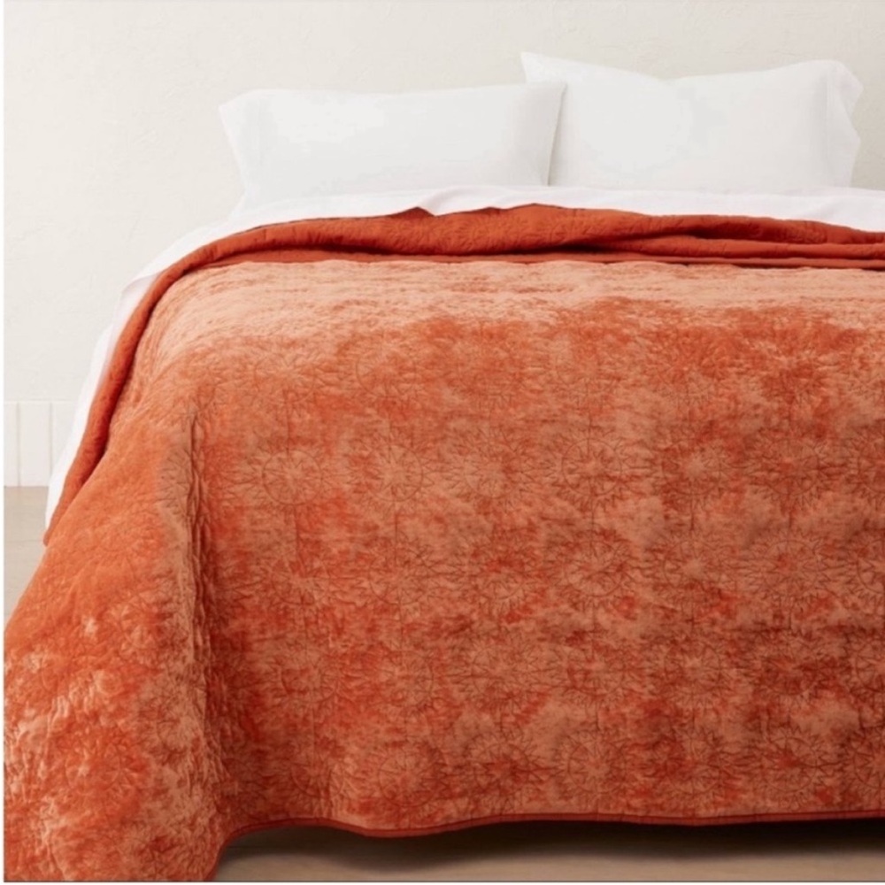 Opalhouse Jungalow King Coral Sun Stitched Vintage Velvet Quilt